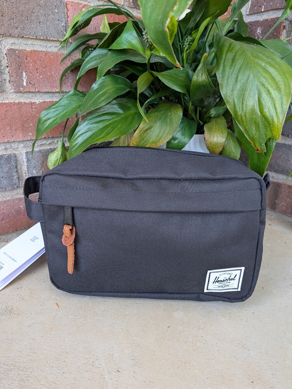 🖤NWT Herschel Supply Company Chapter 5L Travel Toiletry Bag with Leather Pull